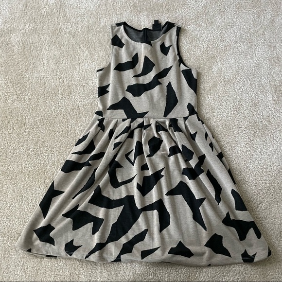 bobeau Dresses & Skirts - NWOT Bobeau Black and Tan Pleated Dress!